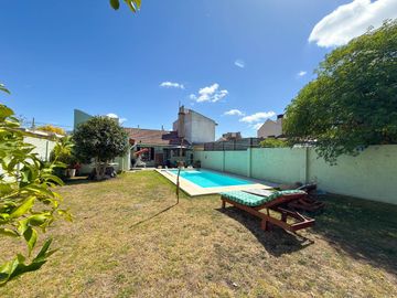 CASA CON PILETA, PARQUE Y DOS DORMITORIOS. TANDIL
