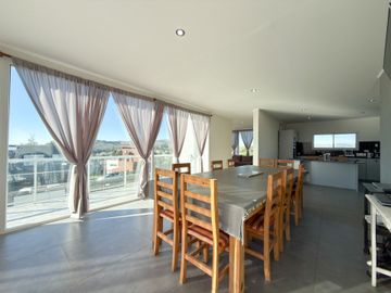 VENTA IMPORTANTE CASA ZONA LAGO DEL FUERTE TANDIL