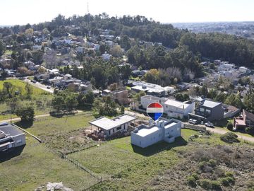 VENTA IMPORTANTE CASA ZONA LAGO DEL FUERTE TANDIL
