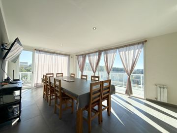 VENTA IMPORTANTE CASA ZONA LAGO DEL FUERTE TANDIL