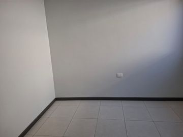 ENTRE SERRANO Y RIQUELME
