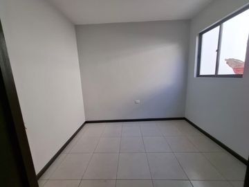 ENTRE SERRANO Y RIQUELME