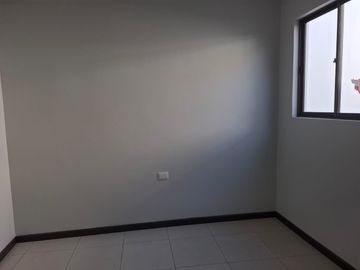 ENTRE SERRANO Y RIQUELME