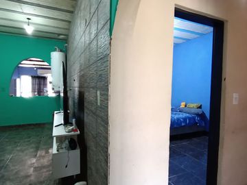 VENTA CASA 7 AMB. GONZALEZ CATAN