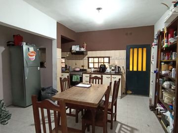 VENTA CASA 7 AMB. GONZALEZ CATAN