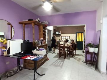 VENTA CASA 7 AMB. GONZALEZ CATAN