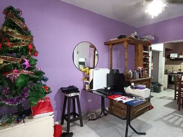 VENTA CASA 7 AMB. GONZALEZ CATAN