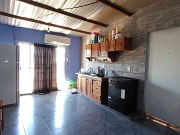 VENTA CASA 7 AMB. GONZALEZ CATAN