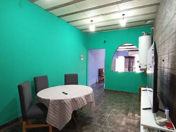 VENTA CASA 7 AMB. GONZALEZ CATAN