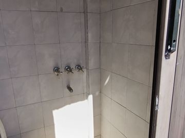 VENTA CASA 7 AMB. GONZALEZ CATAN