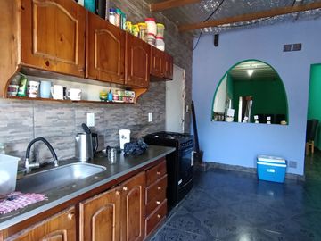 VENTA CASA 7 AMB. GONZALEZ CATAN