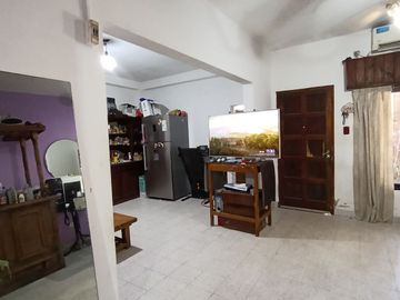 VENTA CASA 7 AMB. GONZALEZ CATAN