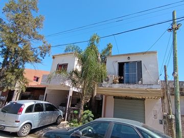 VENTA CASA 7 AMB. GONZALEZ CATAN