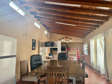 VENTA CASA 4 AMBIENTES C/COCHERA EN LLAVALLOL