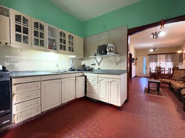 VENTA CASA MULTIFAMILIAR 5 AMBIENTES I. CASANOVA