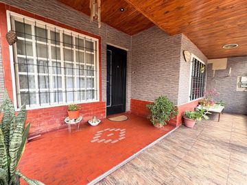 VENTA CASA MULTIFAMILIAR 5 AMBIENTES I. CASANOVA