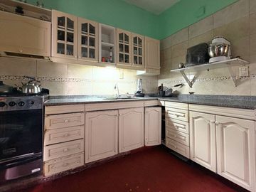 VENTA CASA MULTIFAMILIAR 5 AMBIENTES I. CASANOVA