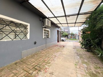VENTA CASA MULTIFAMILIAR 5 AMBIENTES I. CASANOVA