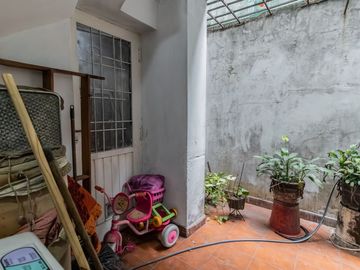 VENTA CASA 5 AMB C/ LOCAL Y 2 TERRAZAS, EN FLORES!