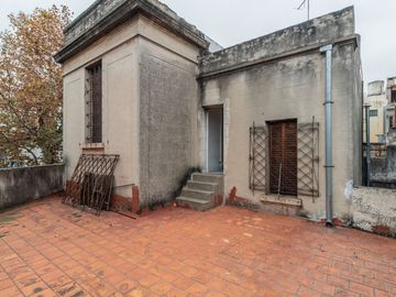 VENTA CASA 5 AMB C/ LOCAL Y 2 TERRAZAS, EN FLORES!