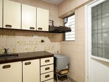 VENTA CASA 5 AMB C/ LOCAL Y 2 TERRAZAS, EN FLORES!