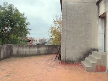 VENTA CASA 5 AMB C/ LOCAL Y 2 TERRAZAS, EN FLORES!