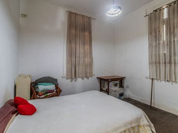VENTA CASA 5 AMB C/ LOCAL Y 2 TERRAZAS, EN FLORES!