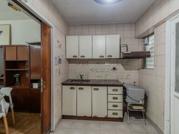 VENTA CASA 5 AMB C/ LOCAL Y 2 TERRAZAS, EN FLORES!