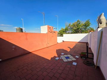 VENTA CASA 4 AMBIENTES TERRAZA PROPIA FLORES