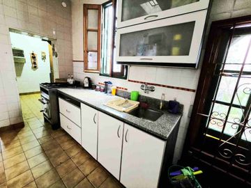 VENTA CASA 4 AMBIENTES TERRAZA PROPIA FLORES