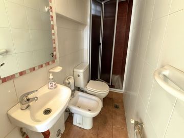 VENTA PISO 10 AMB. BALVANERA. APTO HOSTEL