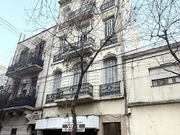 VENTA PISO 10 AMB. BALVANERA. APTO HOSTEL
