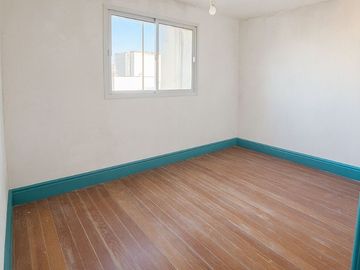 VENTA PISO 10 AMB. BALVANERA. APTO HOSTEL