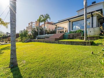 ALQUILER IMPONENTE CASA AMOBLADA EL YACHT NORDELTA