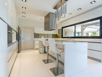 ALQUILER IMPONENTE CASA AMOBLADA EL YACHT NORDELTA