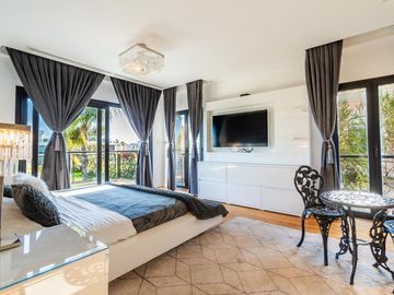 ALQUILER IMPONENTE CASA AMOBLADA EL YACHT NORDELTA