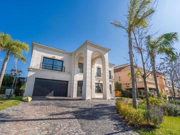 ALQUILER IMPONENTE CASA AMOBLADA EL YACHT NORDELTA