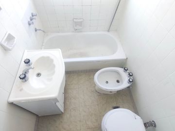 DEPARTAMENTO 3 AMBIENTES BALCON FLORES A CREDITO