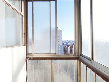 DEPARTAMENTO 3 AMBIENTES BALCON FLORES A CREDITO