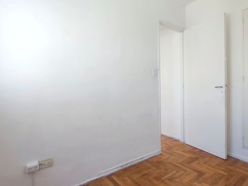 DEPARTAMENTO 3 AMBIENTES BALCON FLORES A CREDITO