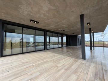 Lote Con Salida A La Laguna-damasia Al Sur Permuto
