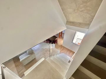 Venta depto triplex 3 amb con cochera y terreaza!