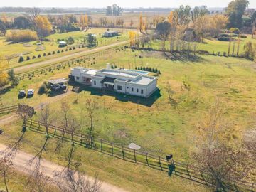 VENTA CASA 5 AMB LUJAN LAS LILAS CHACRAS DE CAMPO