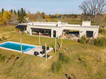 VENTA CASA 5 AMB LUJAN LAS LILAS CHACRAS DE CAMPO