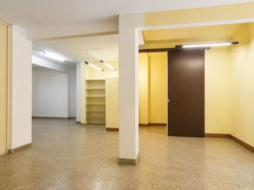 LOCAL COMERCIAL O DEPÓSITO 135 M2 CON SÓTANO