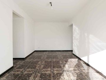Venta dep. 3 amb Almagro, c/balc y coch. c/renta