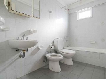 Venta dep. 3 amb Almagro, c/balc y coch. c/renta