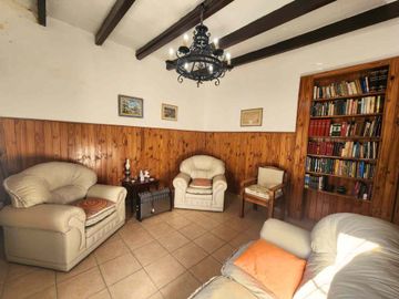 VENTA CASA ESQUINA 2 DORM COCHERA Y PATIO