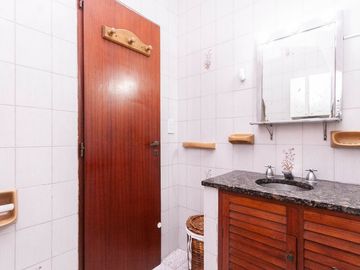 Casa de 3 amb en venta c/quincho, cochera y patio