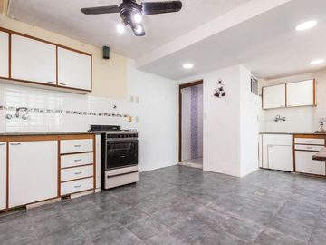 Casa de 3 amb en venta c/quincho, cochera y patio